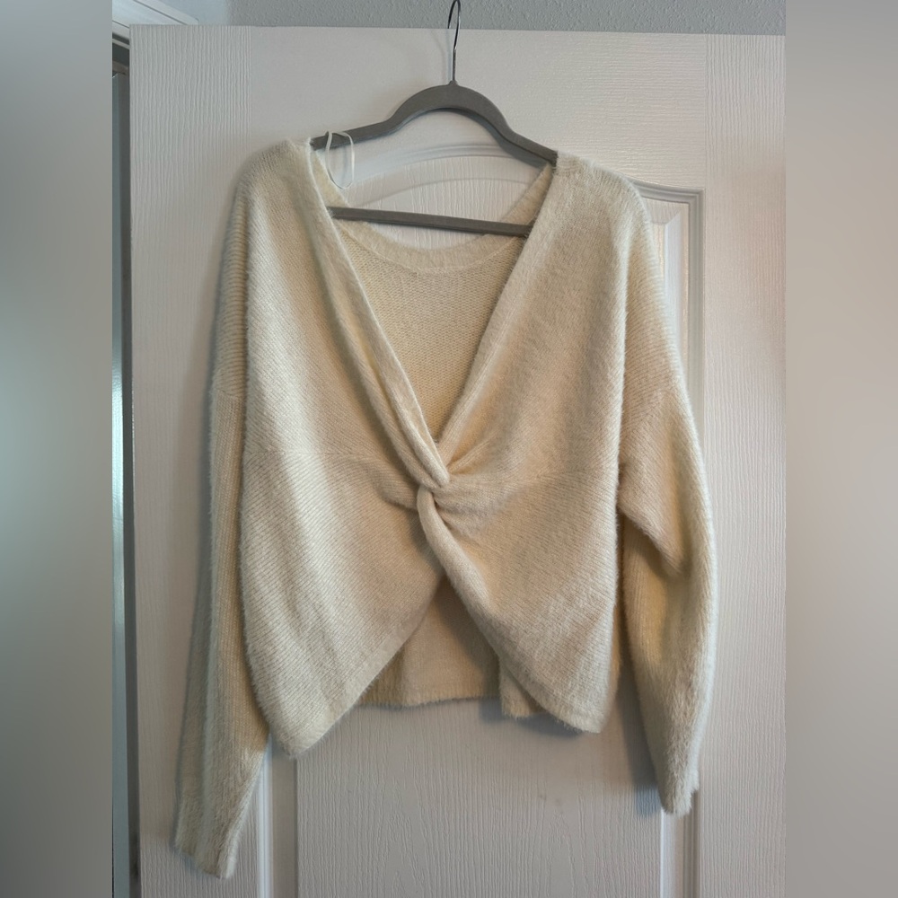 hollister off white sweater